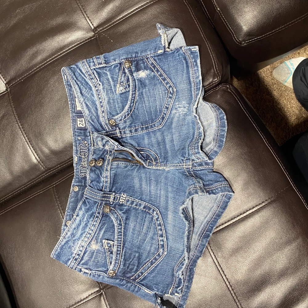 Shorts - Picture 2 of 3
